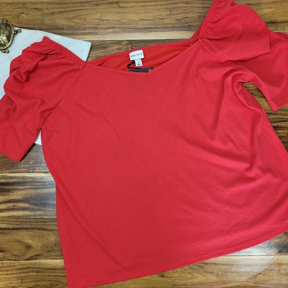 Ava & Viv - v-neck with ruched sleeves